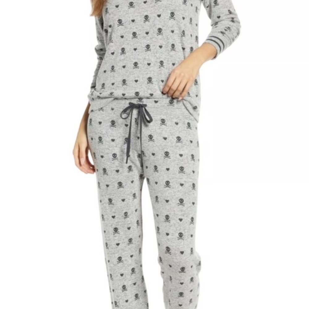 P.J. SALVAGE Women's Small Soft Gray Skull Hearts Pajamas Set Shirt Pants  NWT